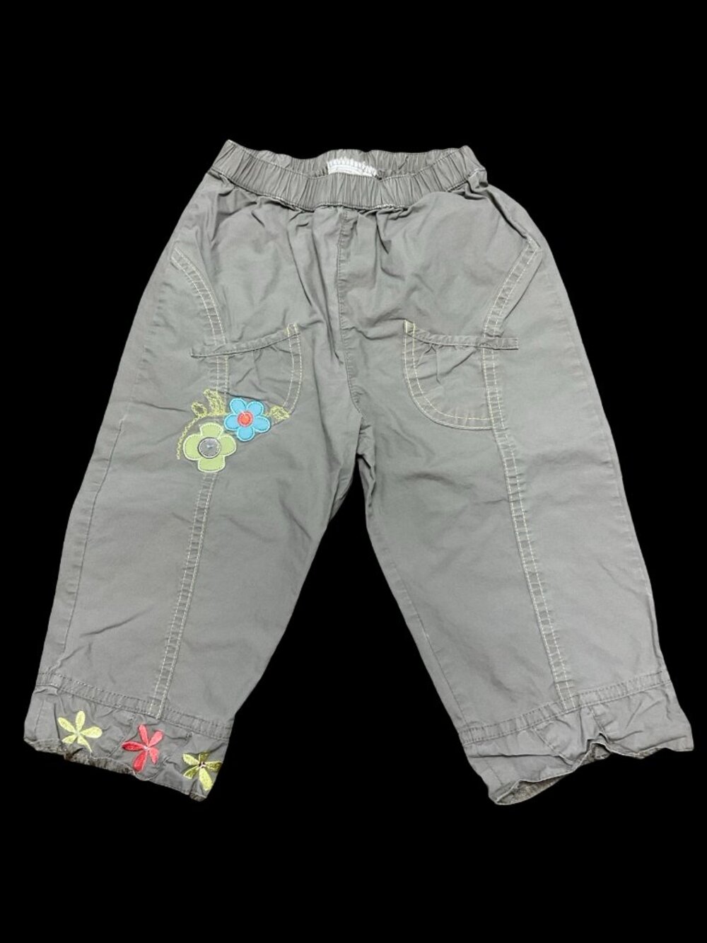 👣 5/$25 - Lightweight Khaki Green Pants w/ Floral Applique & Embroidery